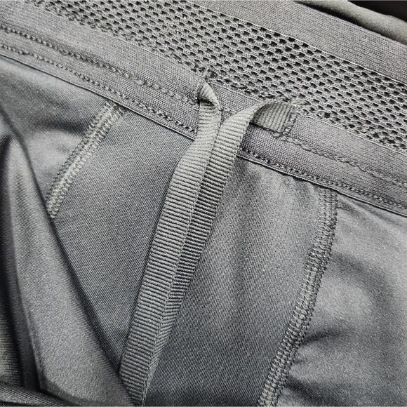 ❤️NWT❤️ Under Armour Black Athletic Shorts - Picture 9 of 13